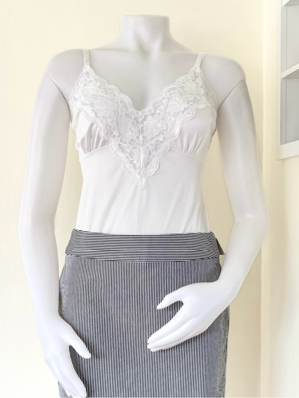 Vintage Ashley Taylor white lace v-neck camisole